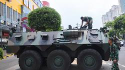 Jelang Pelantikan Presiden, TNI AD Siagakan Panser Anoa di Kawasan Glodok