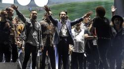 Jokowi Bernyanyi bersama God Bless saat Konser Musik untuk Republik