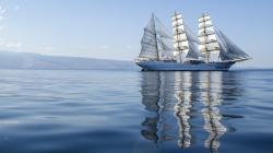 Foto-Foto KRI Bima Suci Melintasi Keindahan Laut Flores