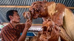 Akar Pohon Jati Dipahat Jadi Patung Senilai Rp1 Miliar