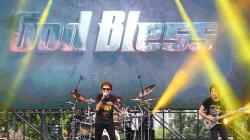 Penampilan Grup Rock Legendaris God Bless pada The 90's Festival