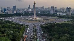 Foto-Foto Reuni 212 Berlangsung Tertib di Monas