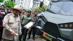 Gaya Menhan Prabowo Tinjau Pameran Industri Alat Pertahanan dan Keamanan