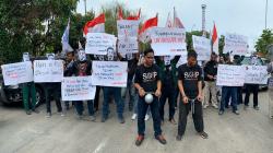 Aksi Ratusan Buruh Pelabuhan Tolak Kriminalisasi Rio Wijaya