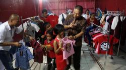 Jelang Natal, Ratusan Anak Panti Asuhan Belanja Gratis di Pasar Atom Surabaya
