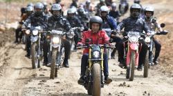 Foto Presiden Jokowi Naik Motor Custom Jajal Jalan Perbatasan Trans Kalimantan