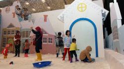 Serunya Liburan Bermain Salju di Serpong saat Festival Musim Dingin