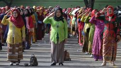 Hari Ibu, 1.200 Perempuan Lampung Pakai Baju Sulam Usus Pecahkan Rekor MURI