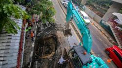 Penampakan Jalan Berlubang 2,5 Meter di Jalan Daan Mogot Tangerang