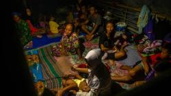 Pengungsi Banjir Demak Bertahan di Atas Tanggul Sungai Tuntang