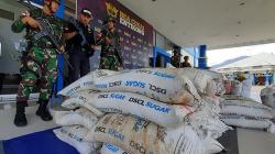 Operasi Gabungan Gagalkan Penyelundupan 2 Ton Gula Rafinasi dari Malaysia