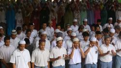 Ratusan Pelajar Surabaya Salat Gaib dan Doa Bersama untuk Gus Sholah