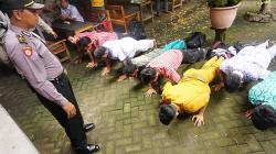 Terjaring Razia saat Bolos Sekolah, Pelajar di Tulungagung Dihukum Push Up