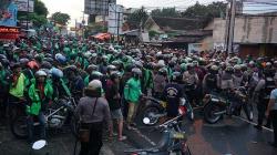 Ribuan Pengemudi Ojek Online Bentrok dengan Debt Collector di Yogyakarta
