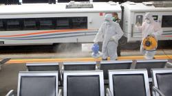 Sterilisasi Virus Korona, Stasiun Gambir Disemprot Cairan Disinfektan