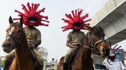 Aksi Polisi India Menyamar Jadi Virus Corona Usir Kerumunan Warga