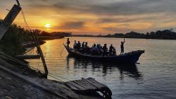 Menghemat Waktu Tempuh, Perahu Penyeberangan di Sungai Jeneberang Tetap Jadi Pilihan