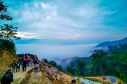  Menikmati Keindahan Negeri di Atas Awan Citorek