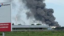 Masih Terlihat Kepulan Asap Hitam dari Kilang Minyak Cilacap