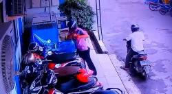 Video Maling Motor Terekam CCTV