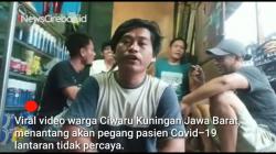 Viral Video Warga Kuningan Tantang Pegang Pasien Covid-19