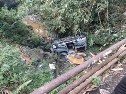 Mobil Travel Terjun ke Jurang 15 Meter, 7 Penumpang Selamat