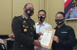 HUT Bhayangkara ke-75, Personil Polres Bangka Barat Raih Penghargaan