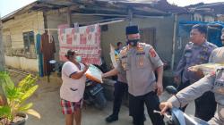 Polres Babar Bagikan 3.000 Karung Beras Bantu Warga Terdampak PPKM Level 4