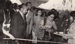 Kisah Lebaran Soeharto yang Tak Pernah Berikan Angpao Berisikan Uang Lembaran, Lalu apa?