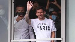 Lionel Messi Pakai Kaus Putih Bertuliskan Ici C'est Paris, Apa Artinya?