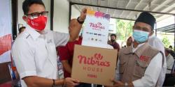 Rayakan HUT RI ke-76, Sandiaga Uno Bagikan 20 Ribu Paket Sembako dan Pakaian Muslim