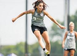 Nadia Nadim, Pesepakbola Bola Cantik Korban Taliban