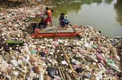 Mengkhawatirkan! Dampak Sampah Menumpuk di Pintu Air, Ribuan Hektar Persawahan Mengalami Kekeringan