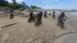 Naiki Motor Trail, Kapolres Bangka Sampaikan Pesan Kamtibmas ke Pengunjung Pantai