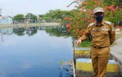 Diduga Tercemar Limbah, Pj Bupati Bekasi Tinjau Sungai Cilemahabang yang Hitam dan Berbau