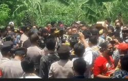 Ricuh, Ormas-Polisi Saling Dorong saat Eksekusi Rumah di Pekalongan