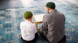 Memberi Nama Anak Menurut Islam Siapa yang Paling Berhak, Ayah atau Ibu?