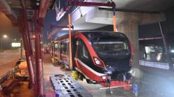 Gerbong Rangkaian Kereta LRT Sudah Terpasang di Stasiun Harjamukti