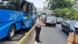 3 Orang Tewas Tabrakan Sesama Bus Transjakarta di Cawang