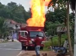 Truk Pengangkut Elpiji Terbakar di Bangka Selatan