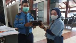 Petugas Cleaning Service Bandara Soetta Temukan Cek Rp35,5 Miliar dan Tak Gelap Mata