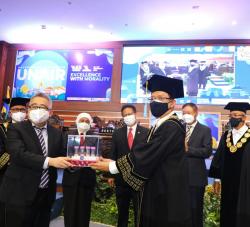 Khofifah Siap Jadi Relawan Uji Klinis Vaksin Merah Putih Unair