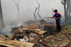 2 Truk Ikut Hangus, Buntut Lapak Pengolahan Sampah Terbakar di Tangerang