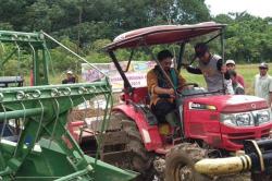 Alsintan Bantuan Kementan Tingkatkan Produksi Pertanian di Jatim