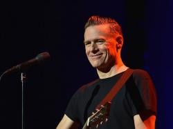 Penyanyi Bryan Adams 2 Kali Positif Covid-19 Dalam Sebulan