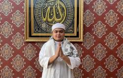 Ameer Azzikra Disholatkan hingga 2 Kali Pagi Ini, Segera Dimakamkan Sebelah Makam Ustaz Arifin Ilham