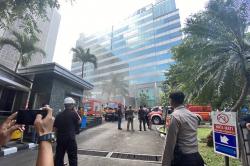 Sejumlah Orang Dikabarkan Terjebak, Gedung Cyber Terbakar