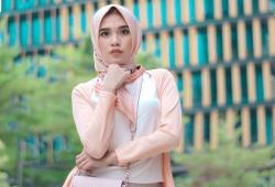 6 Tips Fashion Ini Cocok Untuk Kamu yang Bertubuh Mungil