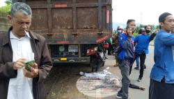 Pulang Demo, Buruh Pabrik Sepatu di Sukabumi Tewas akibat Motor Menabrak Truk