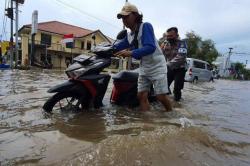 Banjir Rob Melanda Kawasan Jakarta Utara